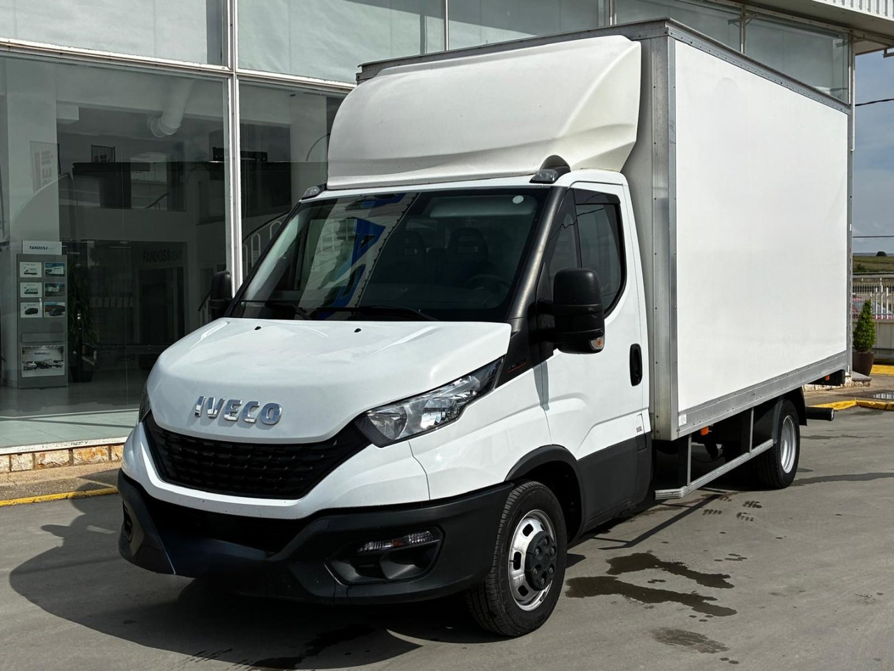Caja cerrada IVECO 35C16 3.0 20m3 - Dostavno vozilo sa zatvorenim sandukom: slika 1 Caja cerrada IVECO 35C16 3.0 20m3 - Dostavno vozilo sa zatvorenim sandukom: slika 1