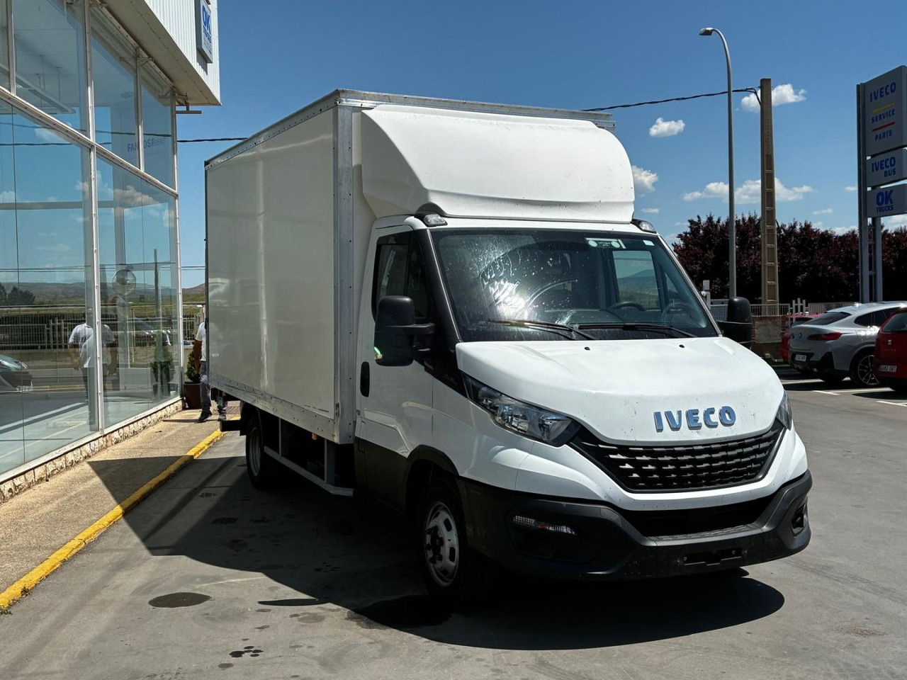 Caja cerrada con plataforma elevadora IVECO 35C16 20m3 - Dostavno vozilo sa zatvorenim sandukom: slika 3 Caja cerrada con plataforma elevadora IVECO 35C16 20m3 - Dostavno vozilo sa zatvorenim sandukom: slika 3