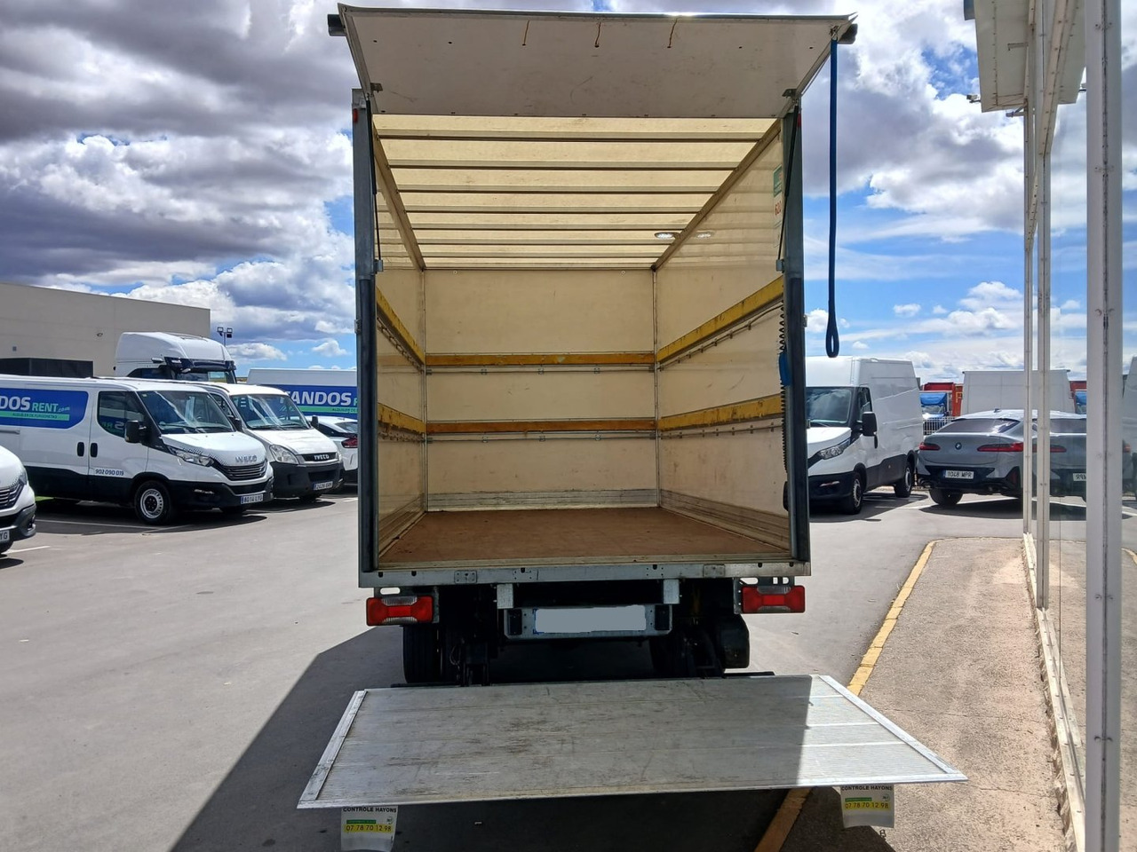 Caja cerrada con plataforma elevadora IVECO 35C16 20m3 - Dostavno vozilo sa zatvorenim sandukom: slika 5 Caja cerrada con plataforma elevadora IVECO 35C16 20m3 - Dostavno vozilo sa zatvorenim sandukom: slika 5