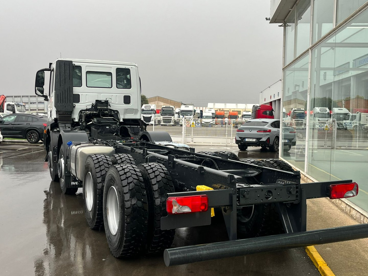 Chasis IVECO T-WAY 510cv 8X4 - Kamion sa golom šasijom i zatvorenom kabinom: slika 4 Chasis IVECO T-WAY 510cv 8X4 - Kamion sa golom šasijom i zatvorenom kabinom: slika 4