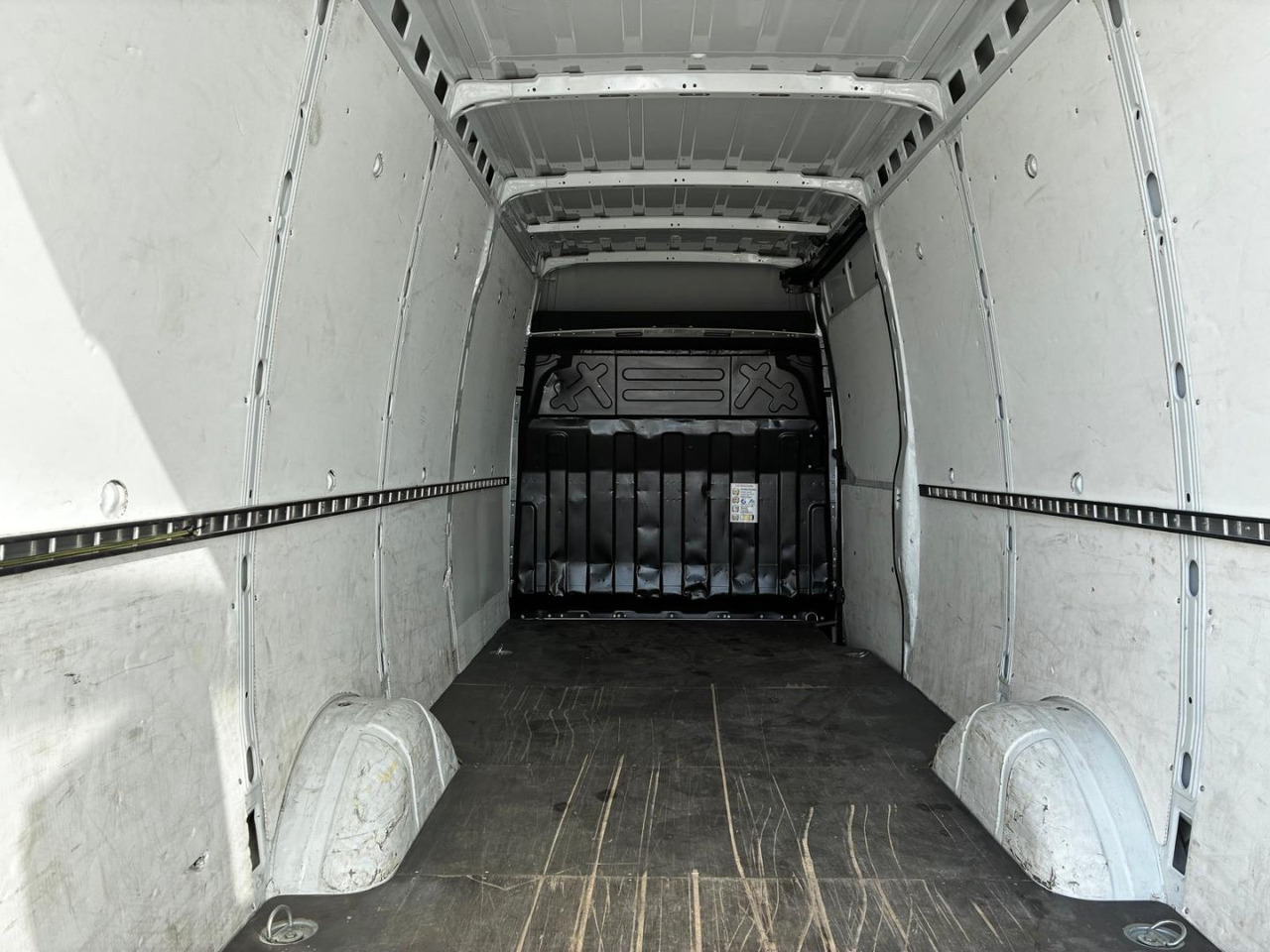 Furgón IVECO 35S14 16m3 - Furgon: slika 5 Furgón IVECO 35S14 16m3 - Furgon: slika 5
