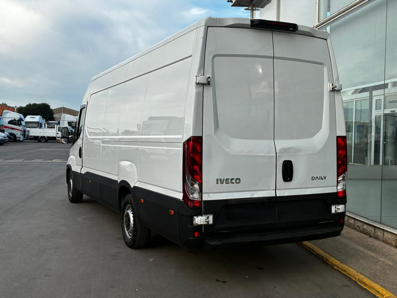 Furgón IVECO 35S14 16m3 - Furgon: slika 4 Furgón IVECO 35S14 16m3 - Furgon: slika 4