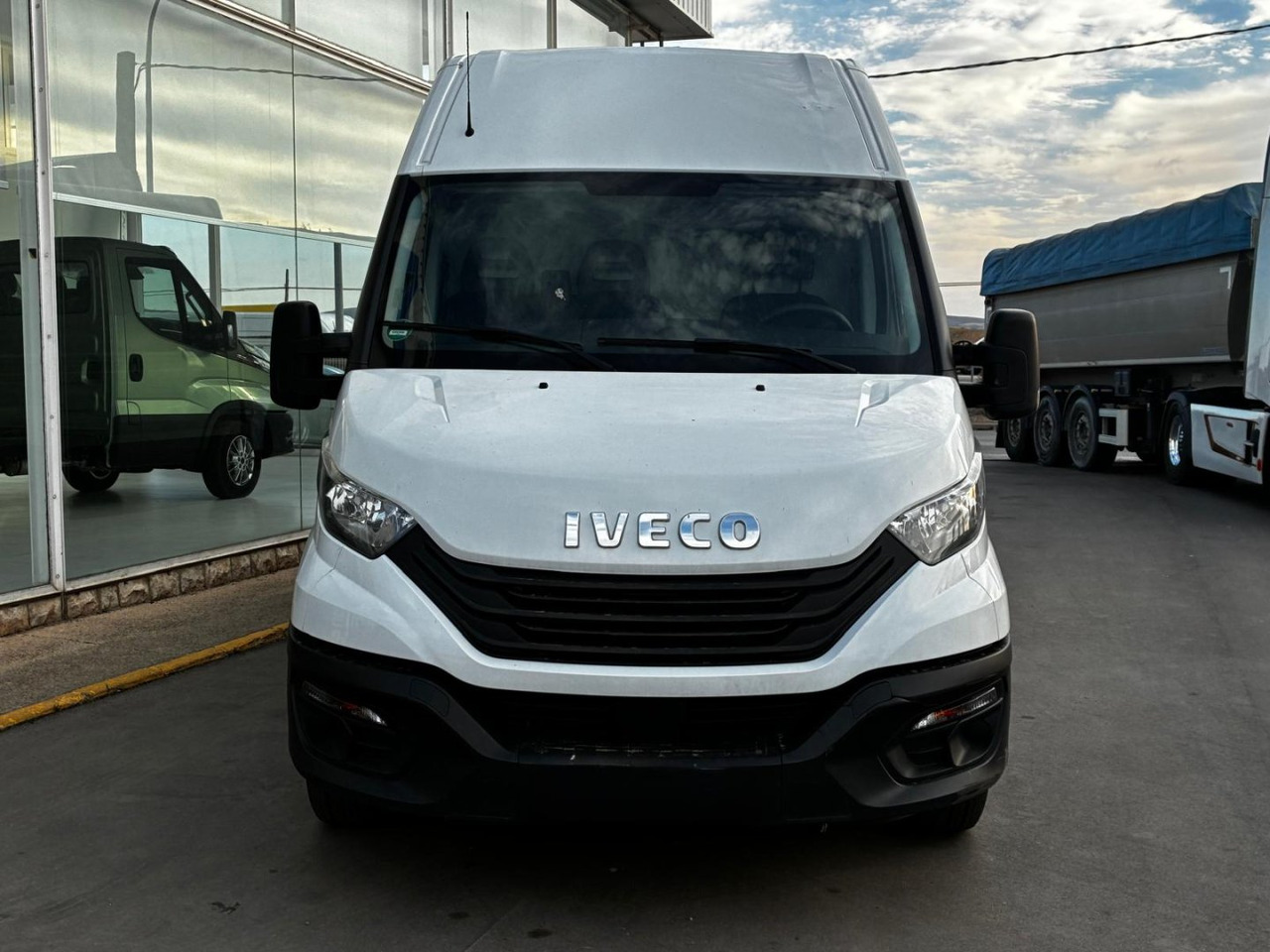Furgón IVECO 35S14 16m3 - Furgon: slika 2 Furgón IVECO 35S14 16m3 - Furgon: slika 2