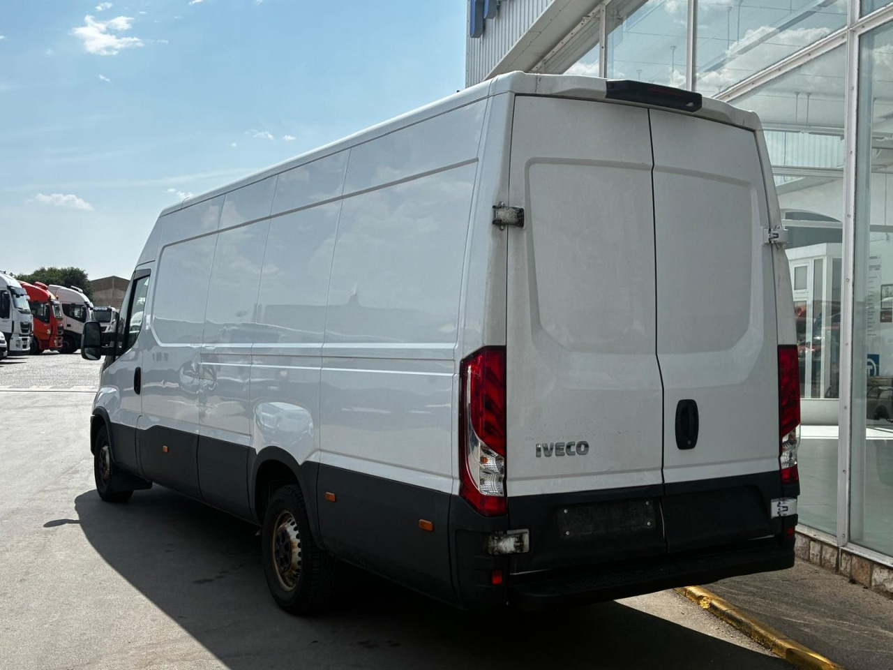 Furgón IVECO 35S14 V 16m3 - Furgon: slika 4 Furgón IVECO 35S14 V 16m3 - Furgon: slika 4