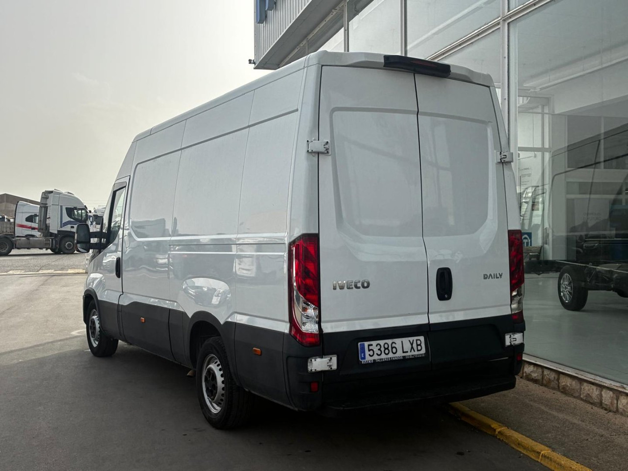 Furgón IVECO 35S16 12m3 - Furgon: slika 4 Furgón IVECO 35S16 12m3 - Furgon: slika 4