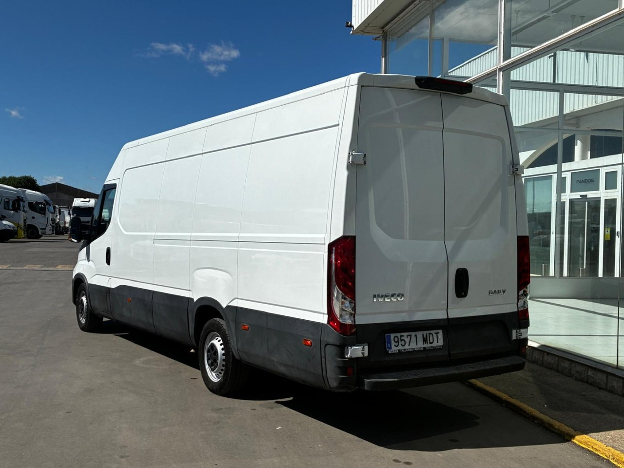 Furgón IVECO 35S16 16m3 - Furgon: slika 4 Furgón IVECO 35S16 16m3 - Furgon: slika 4