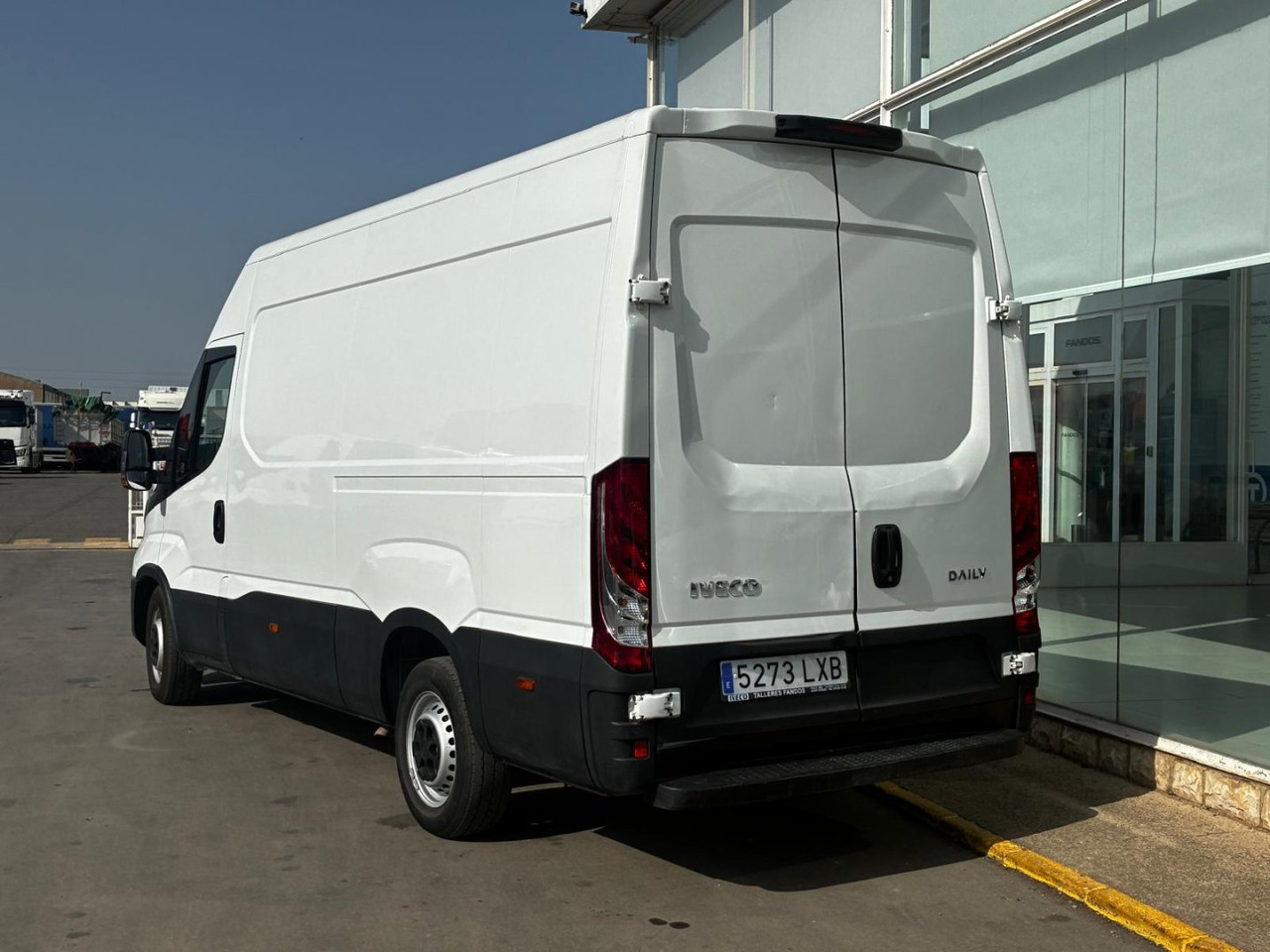 Furgón IVECO 35S16 V 12m3 - Furgon: slika 4 Furgón IVECO 35S16 V 12m3 - Furgon: slika 4