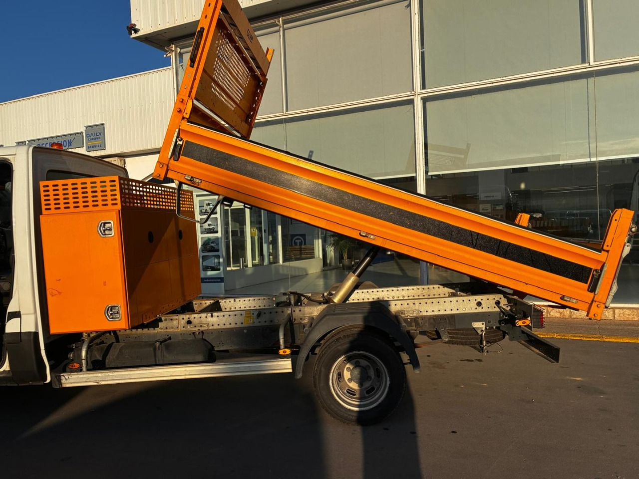 Dostavno vozilo istovarivač Volquete/Dumper IVECO 35C14 CAJA BASCULANTE: slika 6