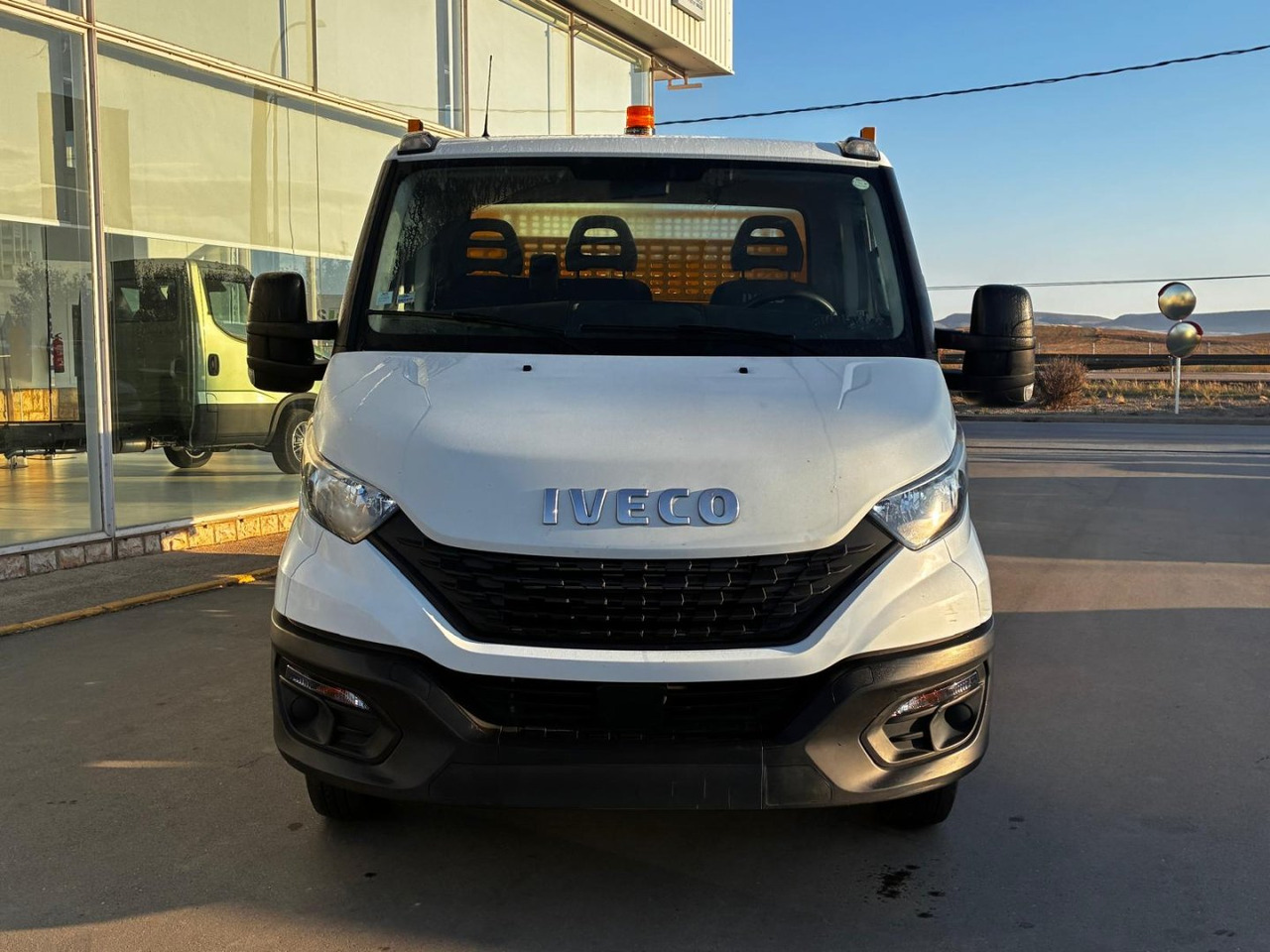 Volquete/Dumper IVECO 35C14 CAJA BASCULANTE - Dostavno vozilo istovarivač: slika 2 Volquete/Dumper IVECO 35C14 CAJA BASCULANTE - Dostavno vozilo istovarivač: slika 2