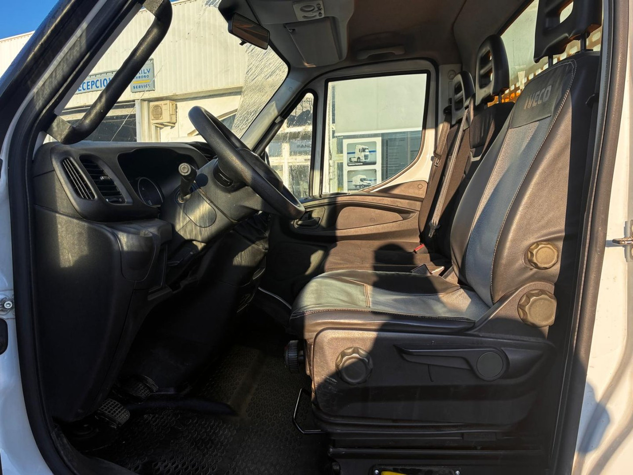 Dostavno vozilo istovarivač Volquete/Dumper IVECO 35C14 CAJA BASCULANTE: slika 8