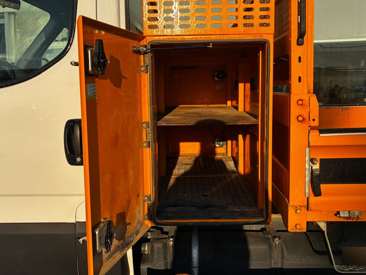 Dostavno vozilo istovarivač Volquete/Dumper IVECO 35C14 CAJA BASCULANTE: slika 7