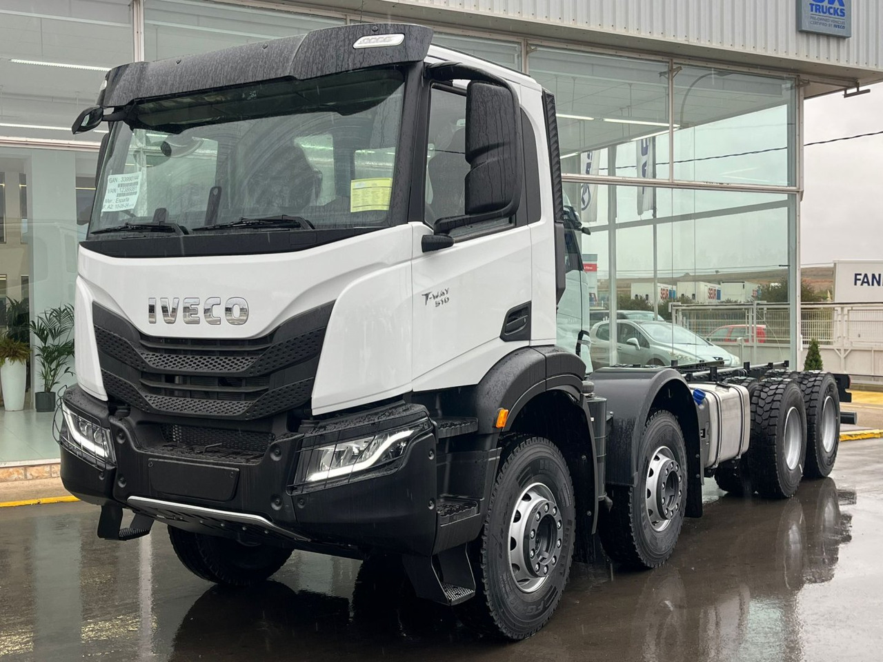 Volquete/Dumper IVECO T-WAY 510cv 8X4 - Kamion sa golom šasijom i zatvorenom kabinom: slika 1 Volquete/Dumper IVECO T-WAY 510cv 8X4 - Kamion sa golom šasijom i zatvorenom kabinom: slika 1