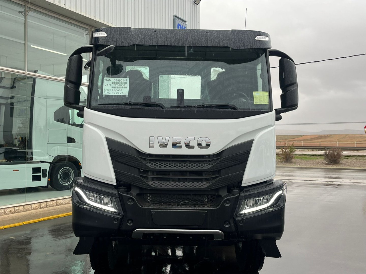 Volquete/Dumper IVECO T-WAY 510cv 8X4 - Kamion sa golom šasijom i zatvorenom kabinom: slika 2 Volquete/Dumper IVECO T-WAY 510cv 8X4 - Kamion sa golom šasijom i zatvorenom kabinom: slika 2