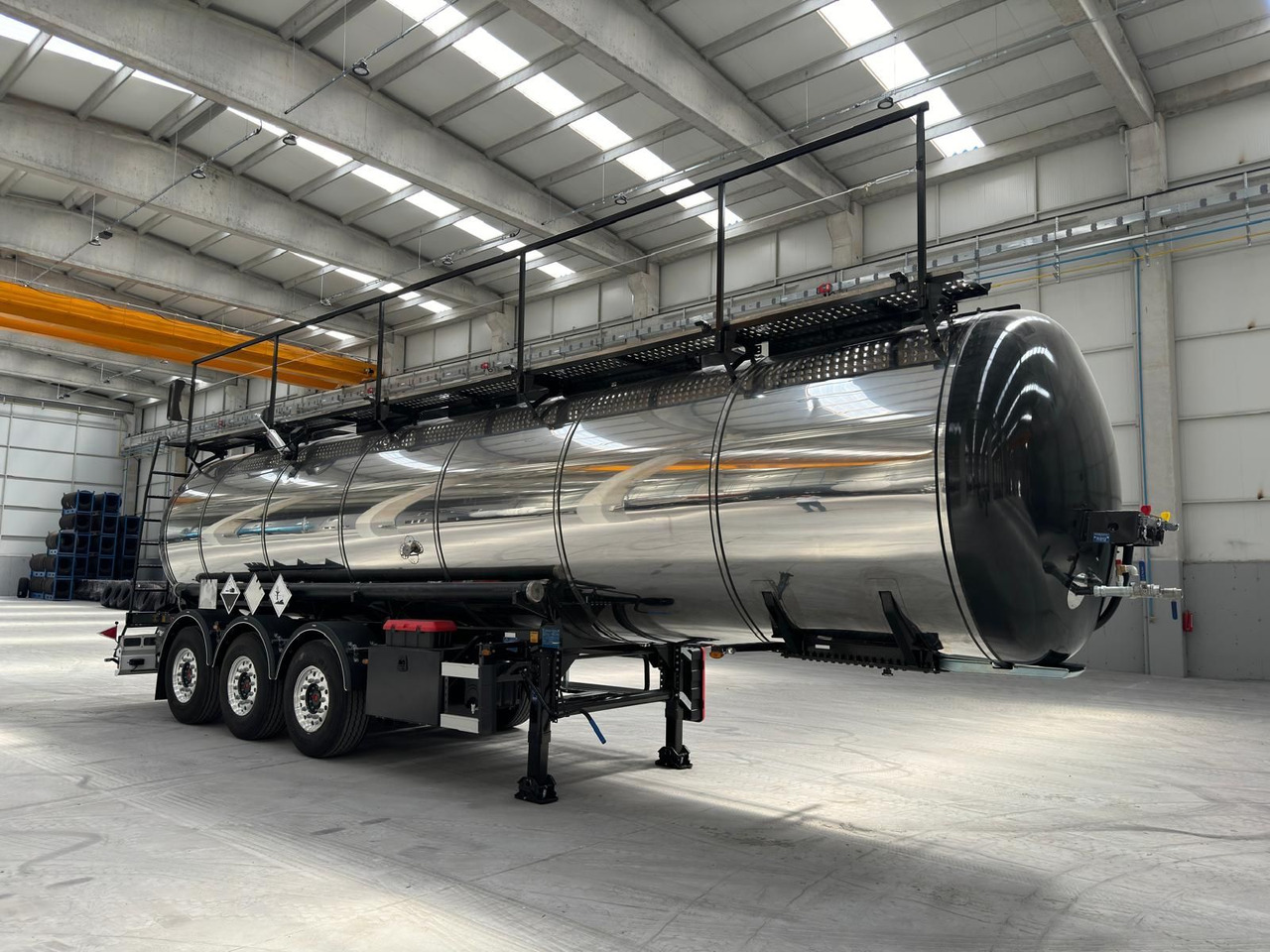 NURSAN Stainless Steel L4BH Tanker - Poluprikolica cisterna: slika 2 NURSAN Stainless Steel L4BH Tanker - Poluprikolica cisterna: slika 2