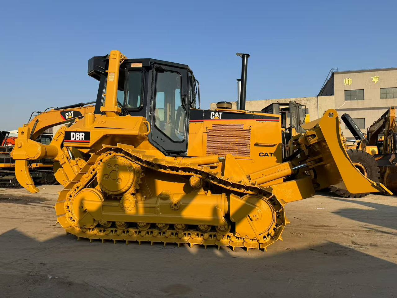 CAT D6R - Buldožer: slika 4 CAT D6R - Buldožer: slika 4