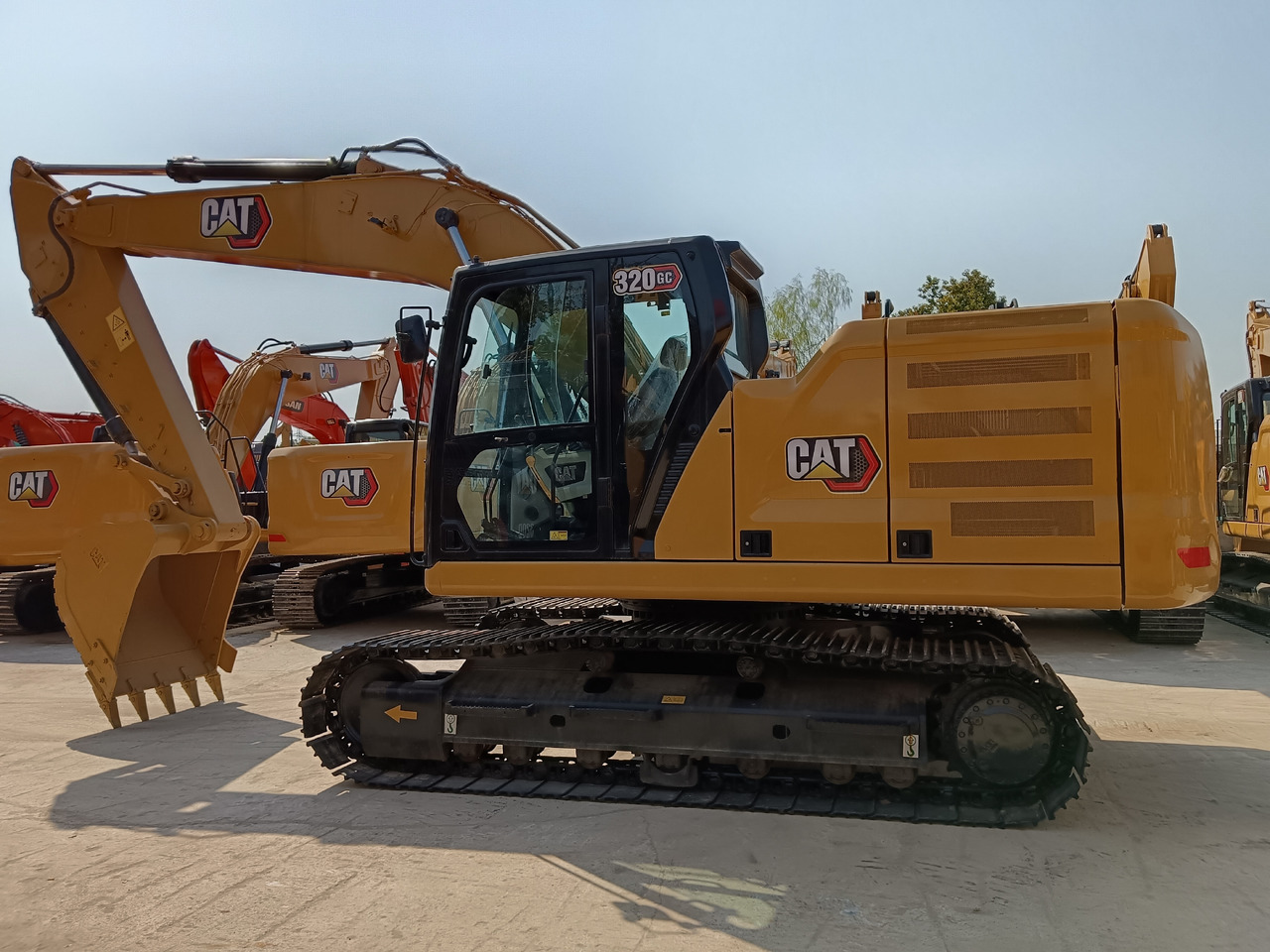 Bager guseničar CATERPILLAR 320GC CAT: slika 1