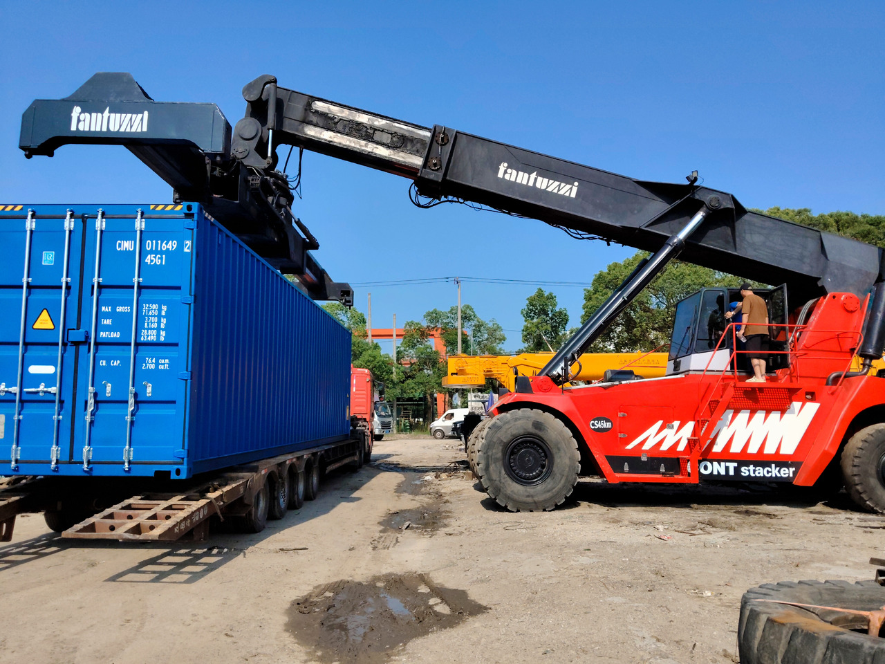 FANTUZZI CS45KM 45 TON REACH STACKER - Dizalica za kontejnere: slika 1 FANTUZZI CS45KM 45 TON REACH STACKER - Dizalica za kontejnere: slika 1
