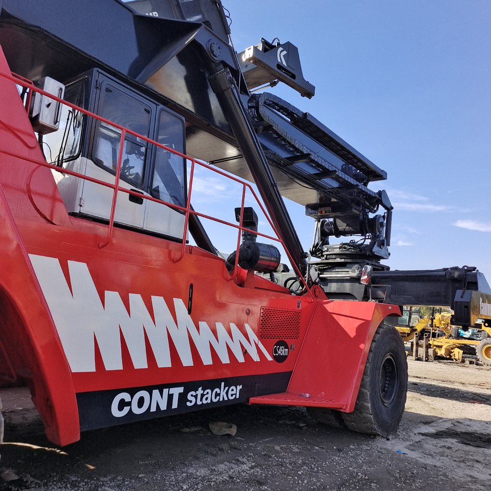 FANTUZZI CS45KMHD 45 TON REACH STACKER - Dizalica za kontejnere: slika 4 FANTUZZI CS45KMHD 45 TON REACH STACKER - Dizalica za kontejnere: slika 4