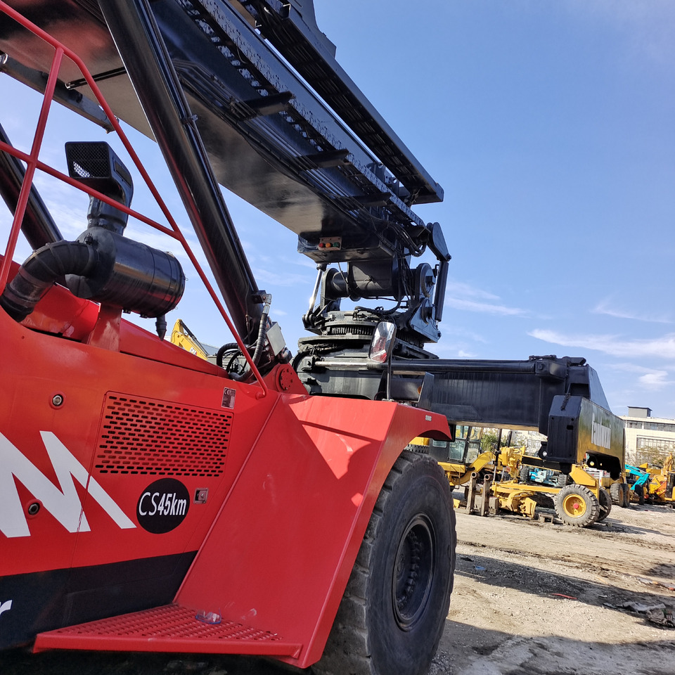 FANTUZZI CS45KMHD 45 TON REACH STACKER - Dizalica za kontejnere: slika 5 FANTUZZI CS45KMHD 45 TON REACH STACKER - Dizalica za kontejnere: slika 5