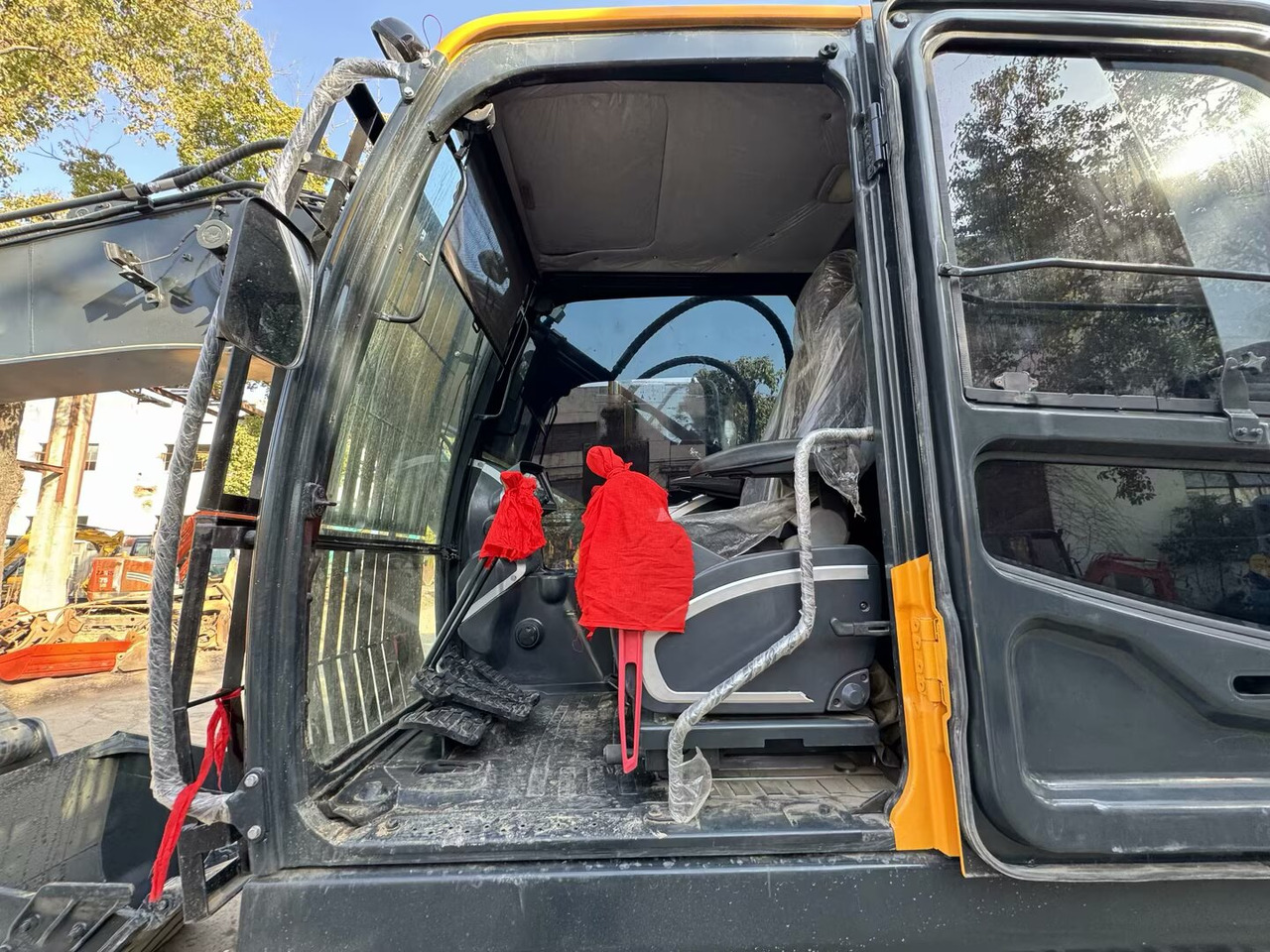 HYUNDAI 220LC-9S 220LC-9T - Bager guseničar: slika 2 HYUNDAI 220LC-9S 220LC-9T - Bager guseničar: slika 2