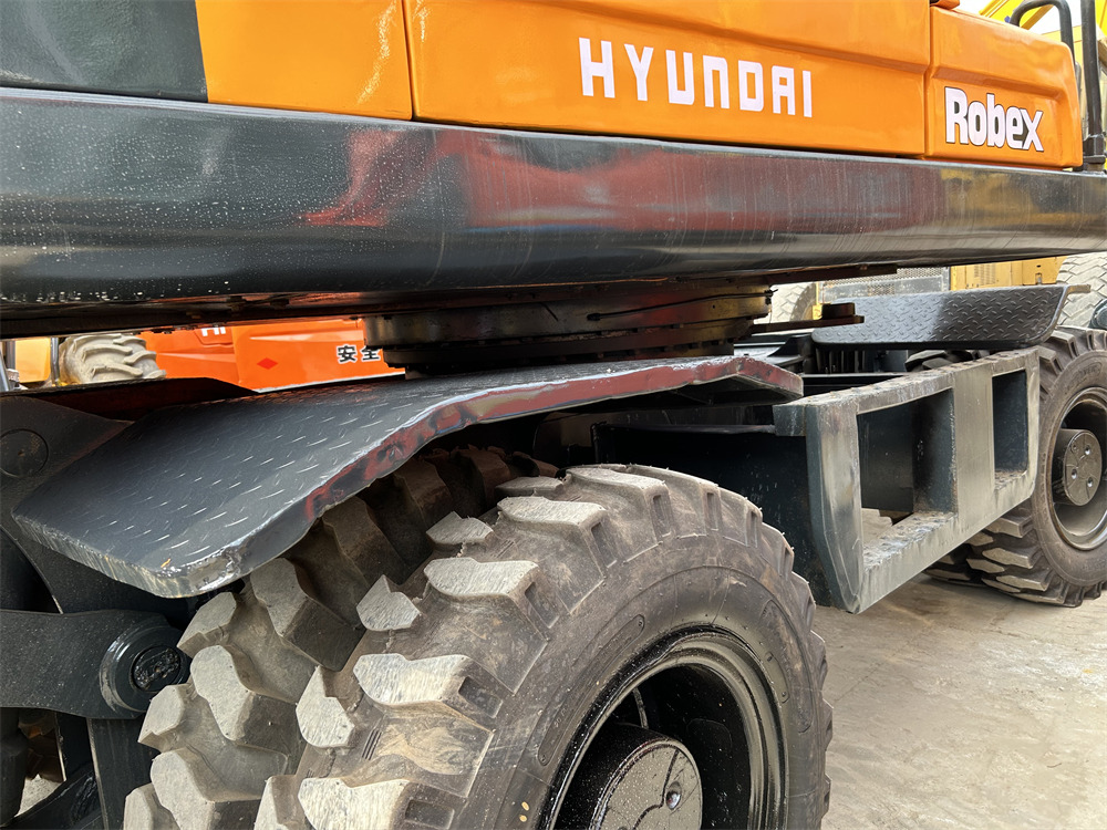 HYUNDAI ROBEX 210W-9 - Bager točkaš: slika 4 HYUNDAI ROBEX 210W-9 - Bager točkaš: slika 4