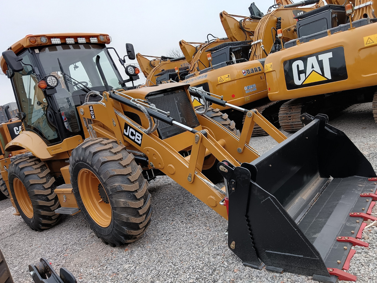 JCB 4CX 4*4 BACKHOE JCB 3CX CAT 420F - Bager utovarivač: slika 1 JCB 4CX 4*4 BACKHOE JCB 3CX CAT 420F - Bager utovarivač: slika 1