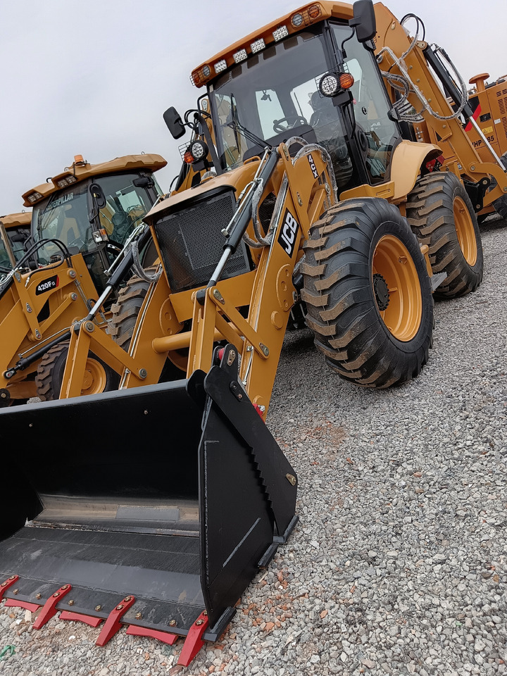 JCB 4CX 4*4 BACKHOE JCB 3CX CAT 420F - Bager utovarivač: slika 4 JCB 4CX 4*4 BACKHOE JCB 3CX CAT 420F - Bager utovarivač: slika 4
