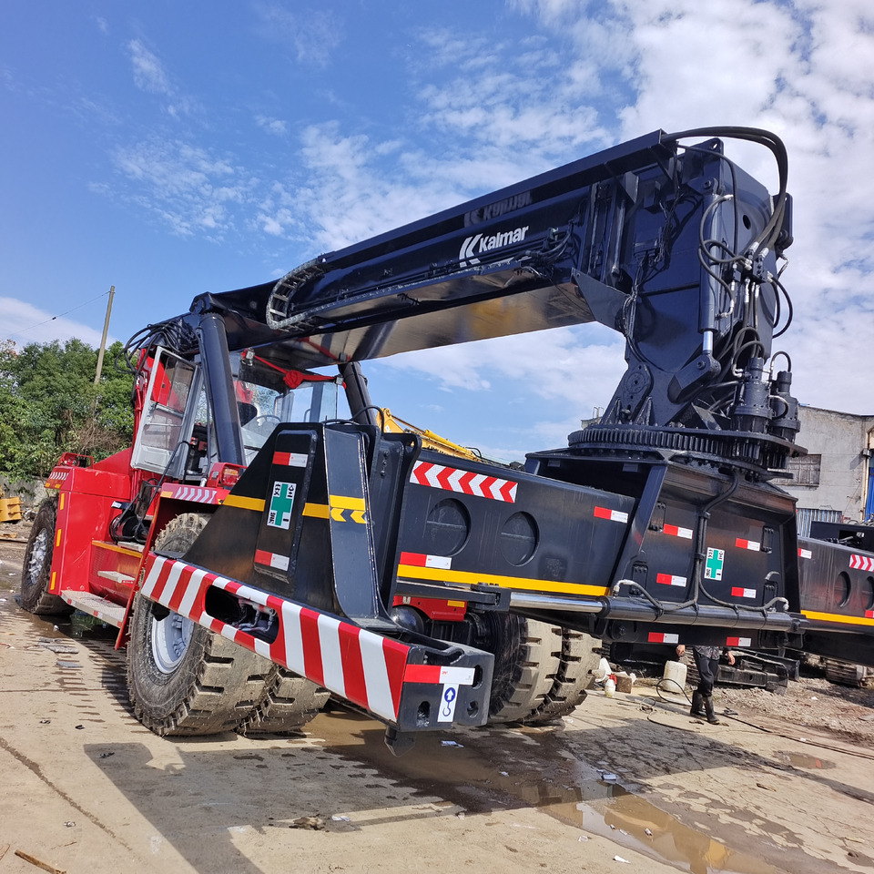 KALMAR DRF450 45 TON REACH STACKER DRT450 DRU450 DRD 450 - Dizalica za kontejnere: slika 4 KALMAR DRF450 45 TON REACH STACKER DRT450 DRU450 DRD 450 - Dizalica za kontejnere: slika 4