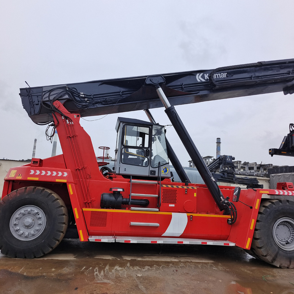 KALMAR DRF450 - Dizalica za kontejnere: slika 1 KALMAR DRF450 - Dizalica za kontejnere: slika 1