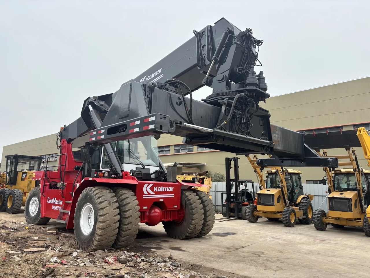 KALMAR DRS 4527 - S5 DRF450 DRT 450 45TON CONTAINER HANDLER - Dizalica za kontejnere: slika 2 KALMAR DRS 4527 - S5 DRF450 DRT 450 45TON CONTAINER HANDLER - Dizalica za kontejnere: slika 2