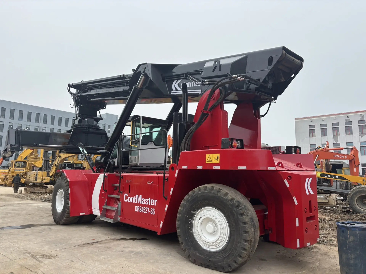 KALMAR DRS 4527 - S5 DRF450 DRT 450 45TON CONTAINER HANDLER - Dizalica za kontejnere: slika 3 KALMAR DRS 4527 - S5 DRF450 DRT 450 45TON CONTAINER HANDLER - Dizalica za kontejnere: slika 3