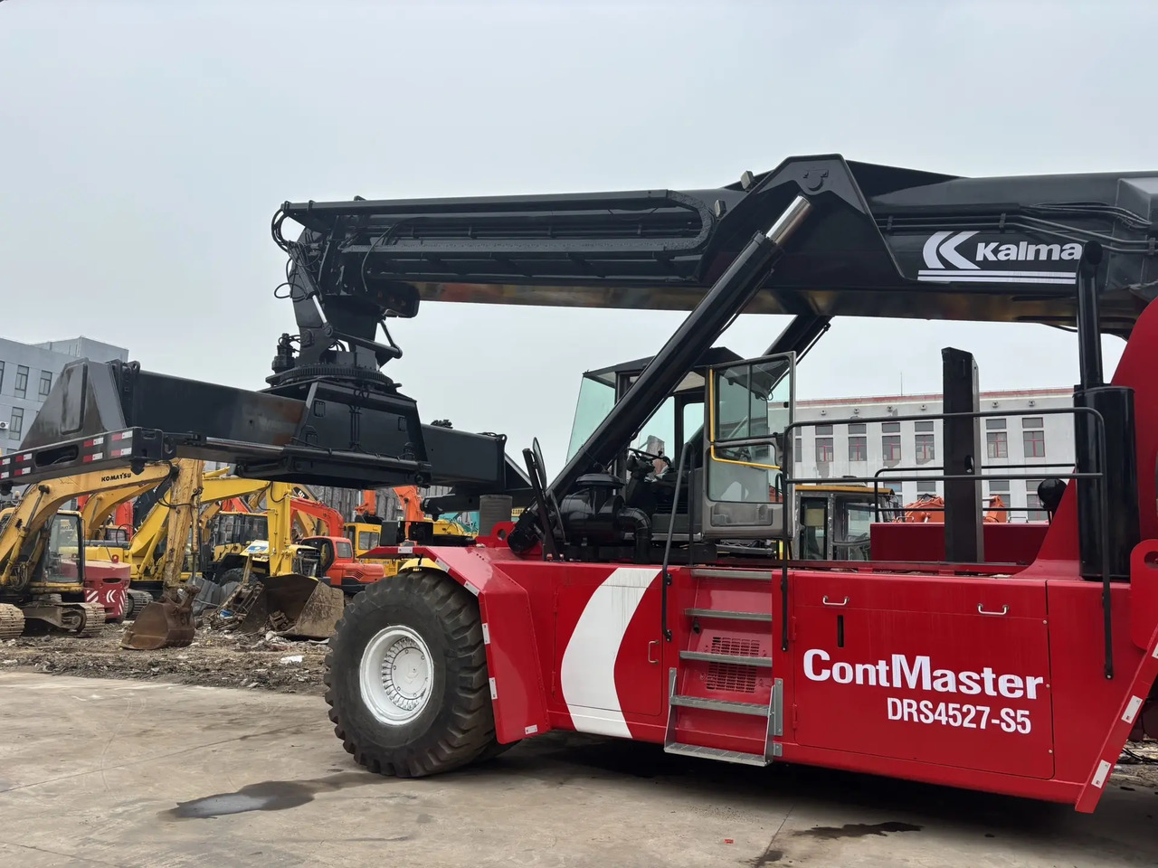 KALMAR DRS4527-S5 DRF450 DRD450 DRT450 - Mašina za kontejenere: slika 3 KALMAR DRS4527-S5 DRF450 DRD450 DRT450 - Mašina za kontejenere: slika 3