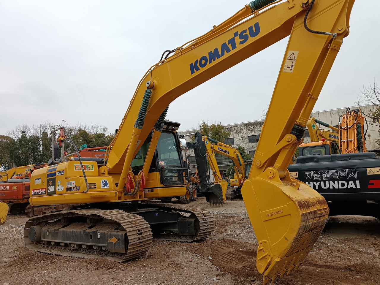 Bager guseničar KOMATSU PC200-8 N1: slika 1