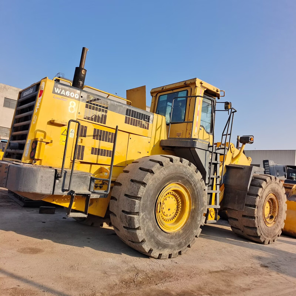 KOMATSU WA 600 - 3 Komatsu WA600-3 - Utovarivač točkaš: slika 1 KOMATSU WA 600 - 3 Komatsu WA600-3 - Utovarivač točkaš: slika 1