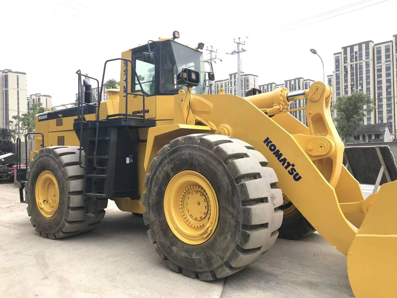 KOMATSU WA600-6 Komatsu WA 600 - 6 - Utovarivač točkaš: slika 4 KOMATSU WA600-6 Komatsu WA 600 - 6 - Utovarivač točkaš: slika 4