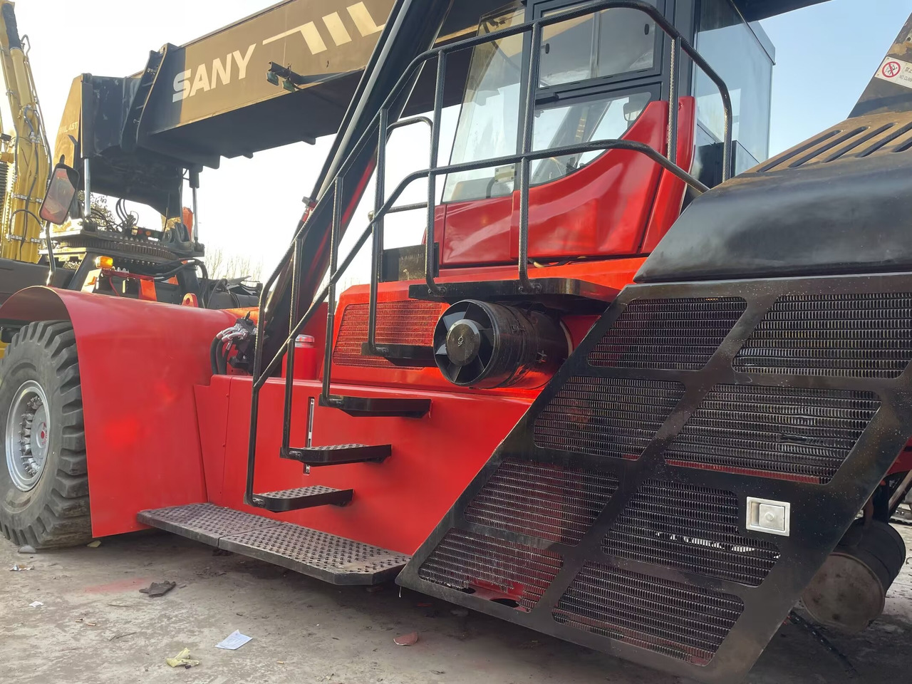 SANY SRSC 45 C30 45 TON REACH STACKER - Dizalica za kontejnere: slika 1 SANY SRSC 45 C30 45 TON REACH STACKER - Dizalica za kontejnere: slika 1