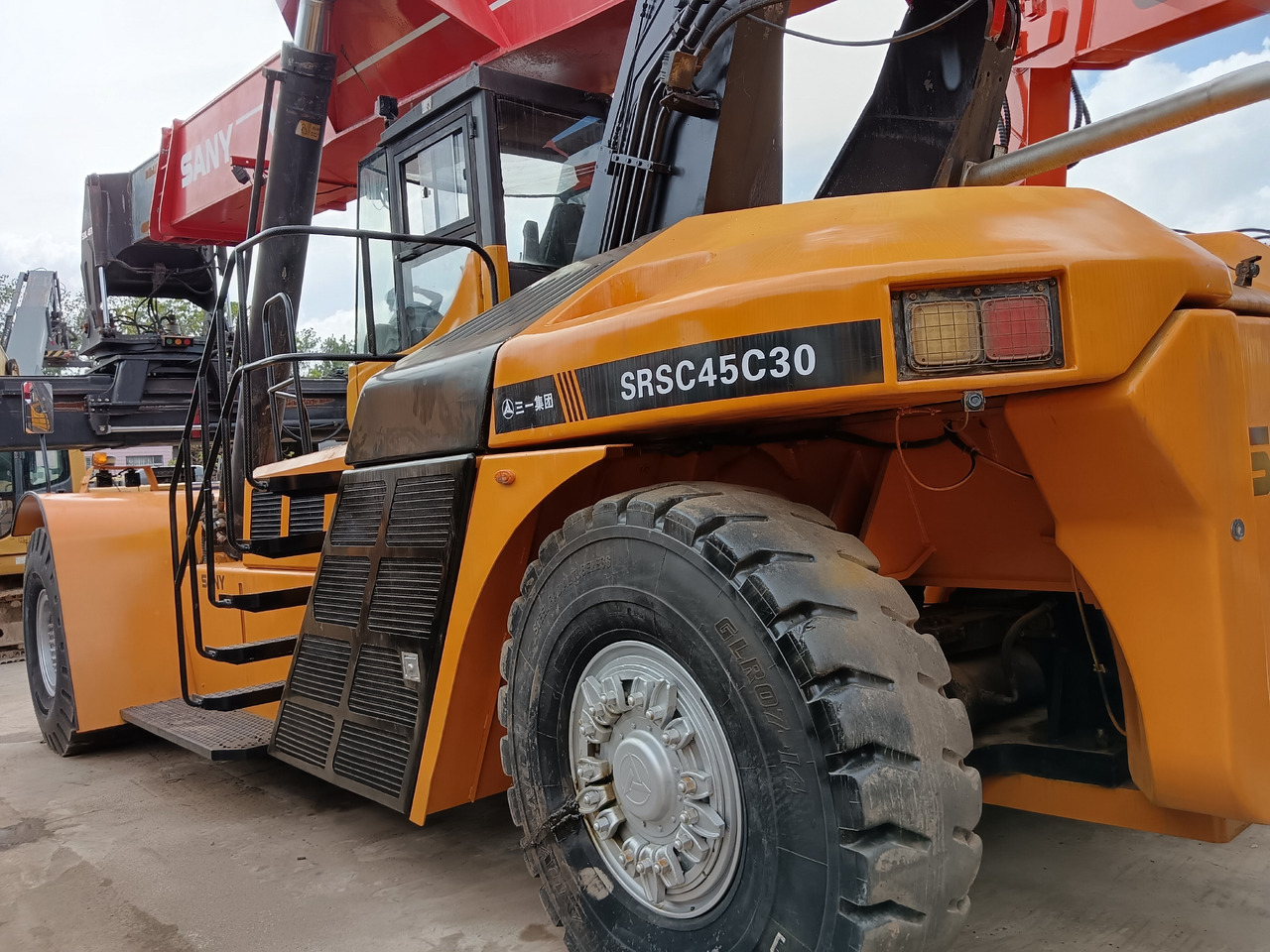 Dizalica za kontejnere SANY SRSC45C30 45TON REACH CRANE: slika 1