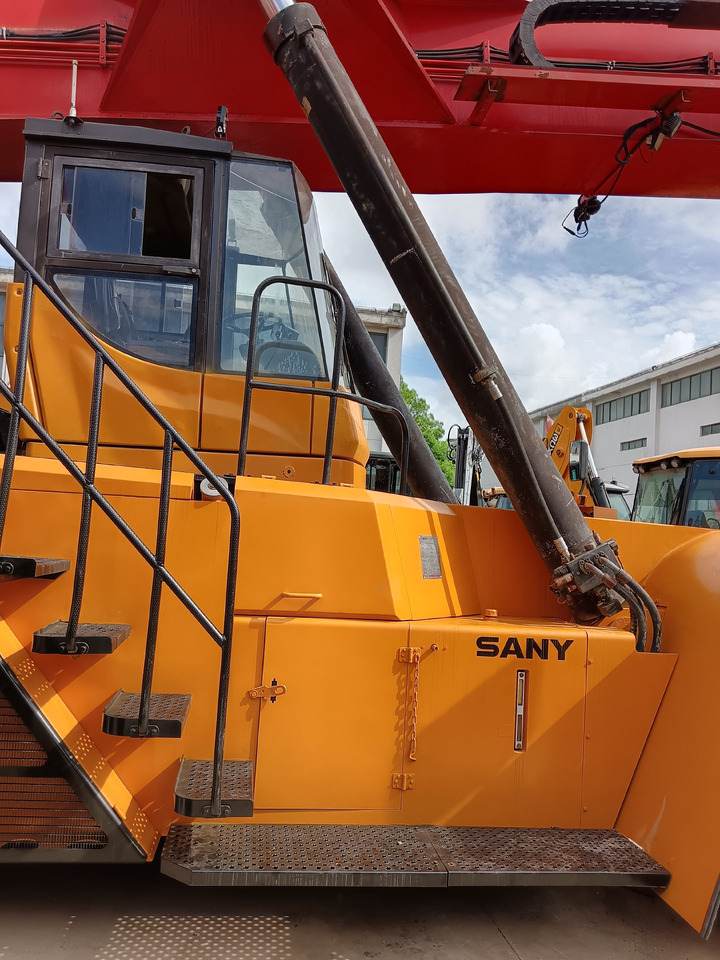SANY SRSC45C30 45TON REACH STACKER - Dizalica za kontejnere: slika 5 SANY SRSC45C30 45TON REACH STACKER - Dizalica za kontejnere: slika 5