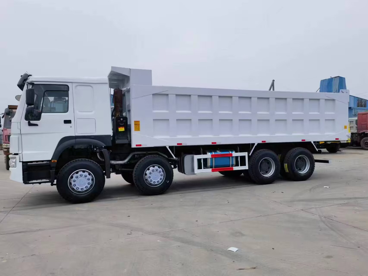 SINOTRUK HOWO 8*4 6*4 371 375 380 400 420 460 HP DUMP TRUCK - Istovarivač: slika 5 SINOTRUK HOWO 8*4 6*4 371 375 380 400 420 460 HP DUMP TRUCK - Istovarivač: slika 5