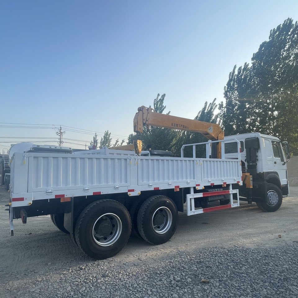 SINOTRUK HOWO 8 TON TRUCK-MOUNTED CRANE - Kamion sa dizalicom: slika 1 SINOTRUK HOWO 8 TON TRUCK-MOUNTED CRANE - Kamion sa dizalicom: slika 1