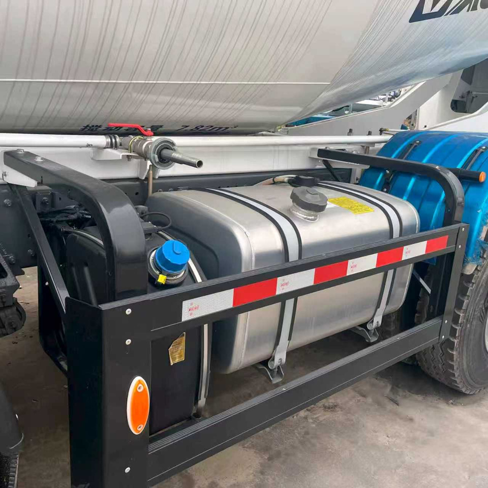 SINOTRUK HOWO TX350 EURO V Stage 5 - Mikser za beton: slika 4 SINOTRUK HOWO TX350 EURO V Stage 5 - Mikser za beton: slika 4