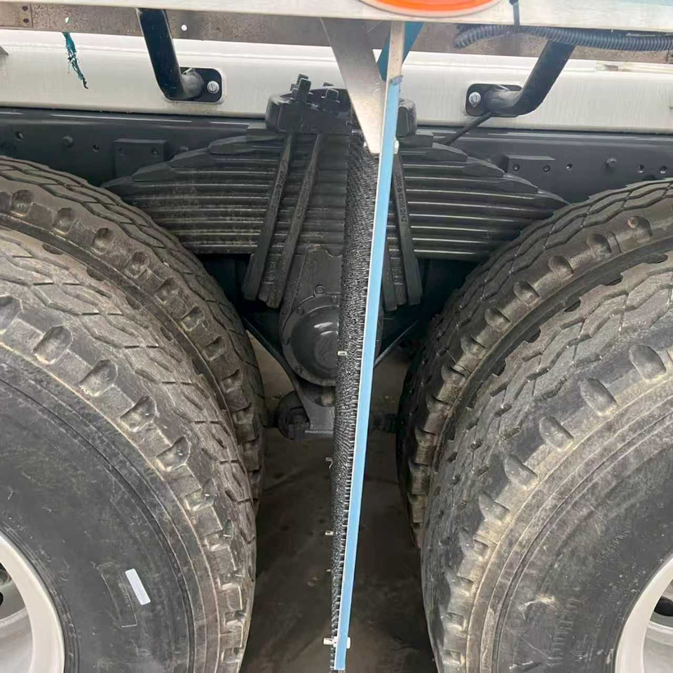 SINOTRUK TX350 HOWO Euro5 STAGE 5 TIER FIVE - Mikser za beton: slika 5 SINOTRUK TX350 HOWO Euro5 STAGE 5 TIER FIVE - Mikser za beton: slika 5