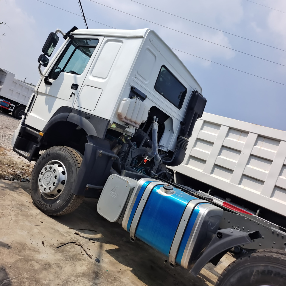 SINOTRUK HOWO 6*4 - Tegljač: slika 1 SINOTRUK HOWO 6*4 - Tegljač: slika 1