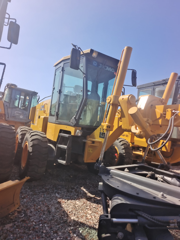 XCMG GR1803 WITH RIPPER - Grejder: slika 1 XCMG GR1803 WITH RIPPER - Grejder: slika 1