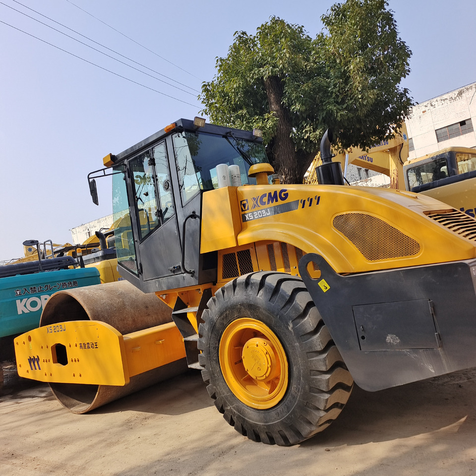 Valjak za puteve XCMG XS 203 J: slika 1