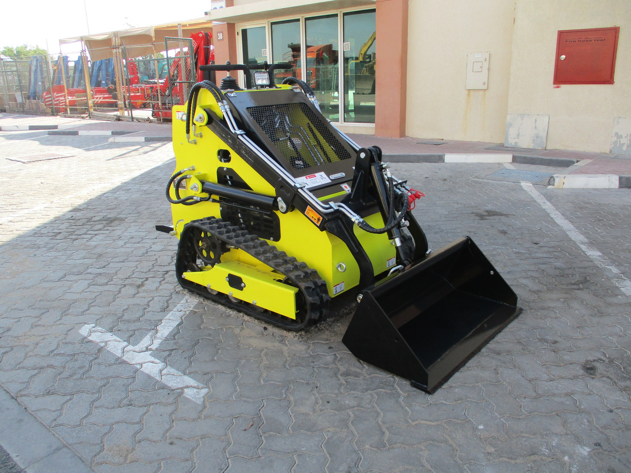 MACHPRO MPS330 Mini Skid Steer - Mini utovarivač: slika 1 MACHPRO MPS330 Mini Skid Steer - Mini utovarivač: slika 1