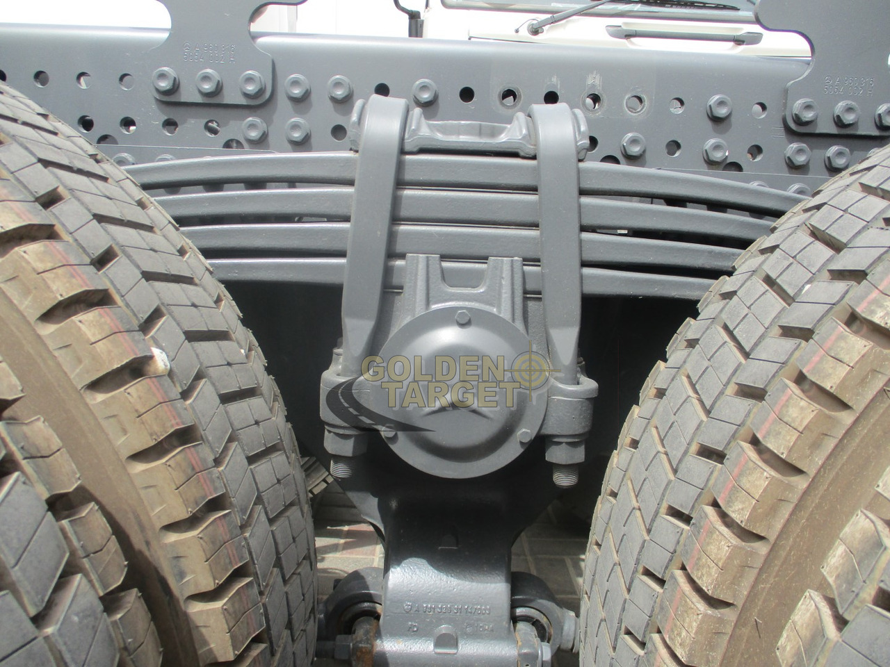 Kamion sa golom šasijom i zatvorenom kabinom novi MERCEDES-BENZ Arocs 3348 6x4 Chassis: slika 9