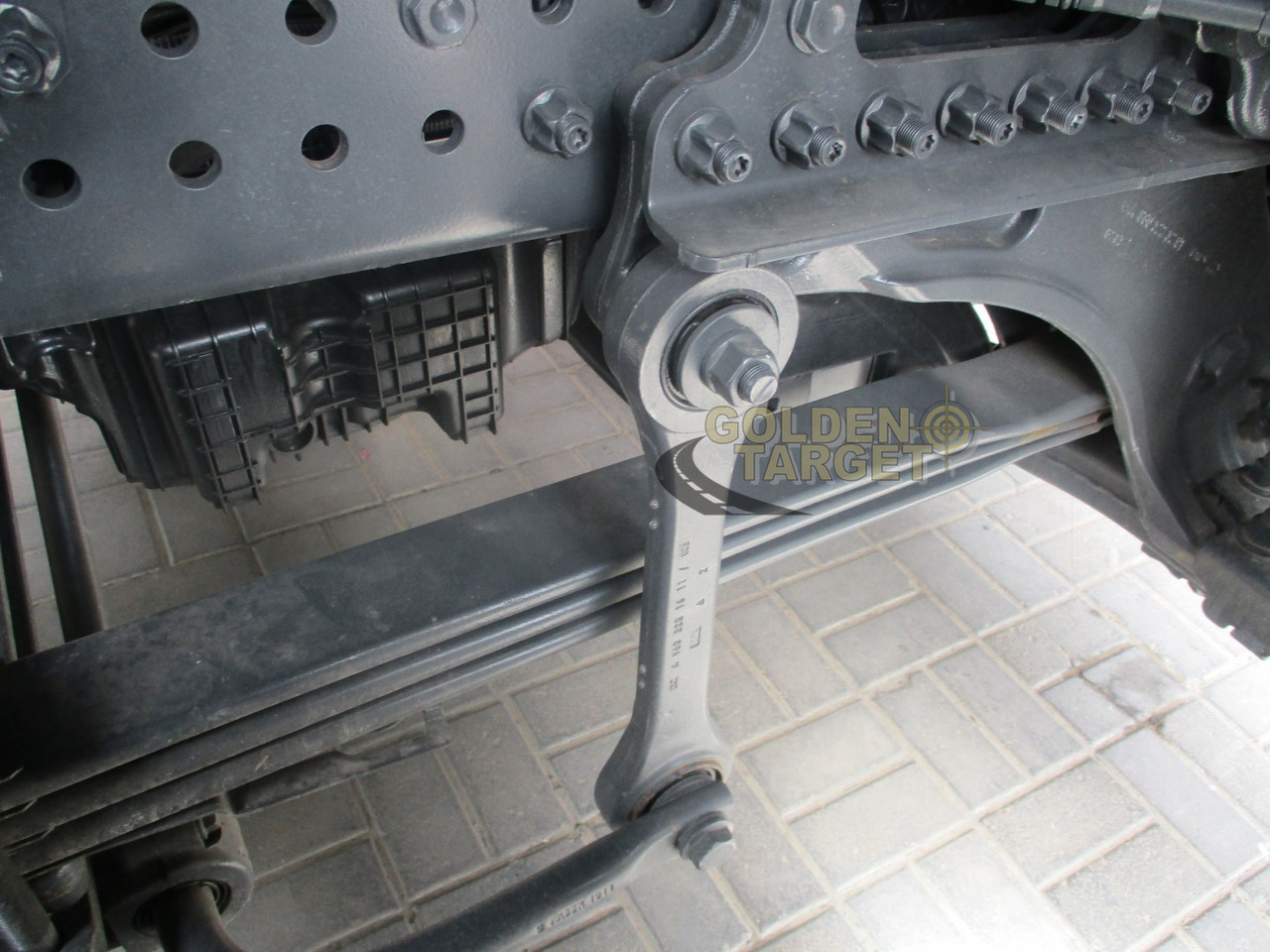 Kamion sa golom šasijom i zatvorenom kabinom novi MERCEDES-BENZ Arocs 3348 6x4 Chassis: slika 10