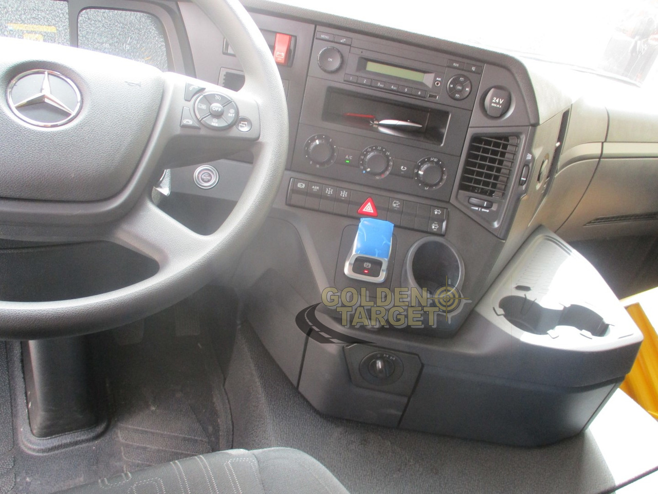 Kamion sa golom šasijom i zatvorenom kabinom novi MERCEDES-BENZ Arocs 3348 6x4 Chassis: slika 14