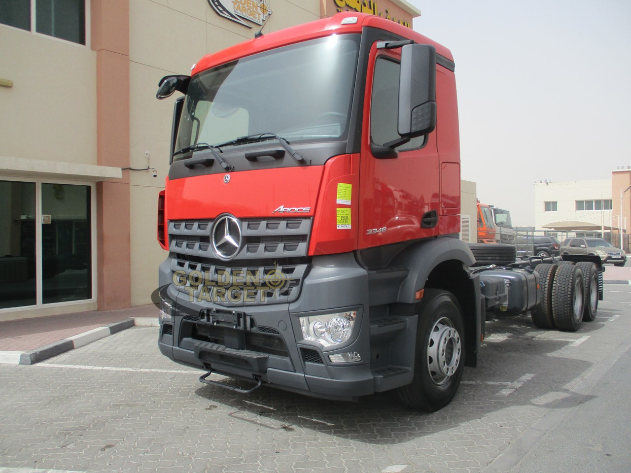 MERCEDES-BENZ Arocs 3348 6x4 Chassis - Kamion sa golom šasijom i zatvorenom kabinom: slika 2 MERCEDES-BENZ Arocs 3348 6x4 Chassis - Kamion sa golom šasijom i zatvorenom kabinom: slika 2